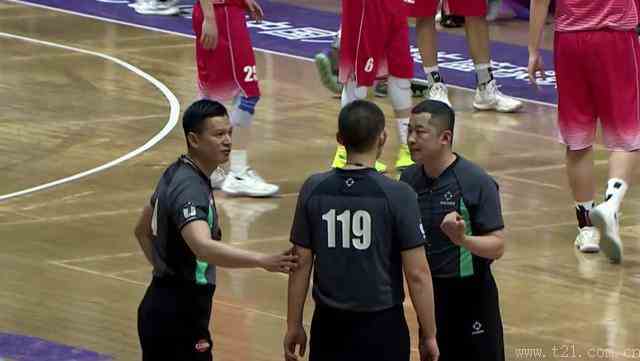 中国篮坛发生罢赛事件  CUBA赛场裁判吹罚引发争议！