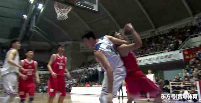 中国篮坛发生罢赛事件 CUBA赛场裁判吹罚引发争议！