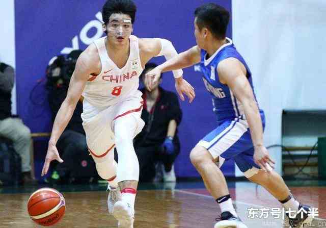 中国男篮遇好消息！国际篮联点名表扬周琦，还追平阿联亚太区纪录