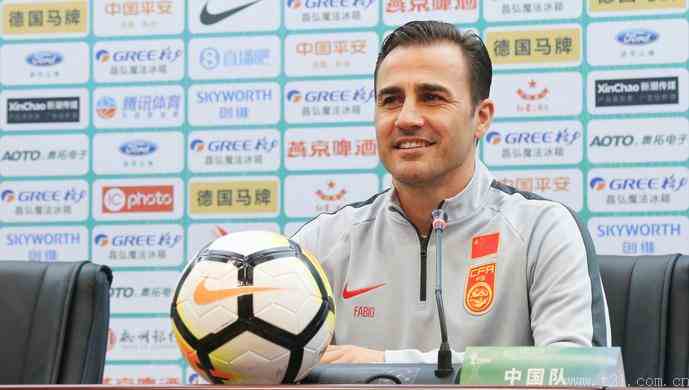 兼任广州恒大、中国国家队主帅引发媒体质疑，卡纳瓦罗自辩：我踢了六次世界杯！